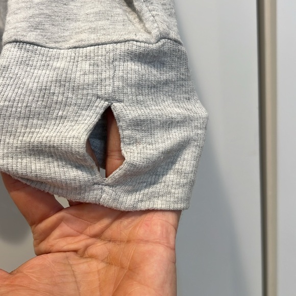 Yogalicious grey long sleeve pullover with thumb holes size medium. - Picture 5 of 6